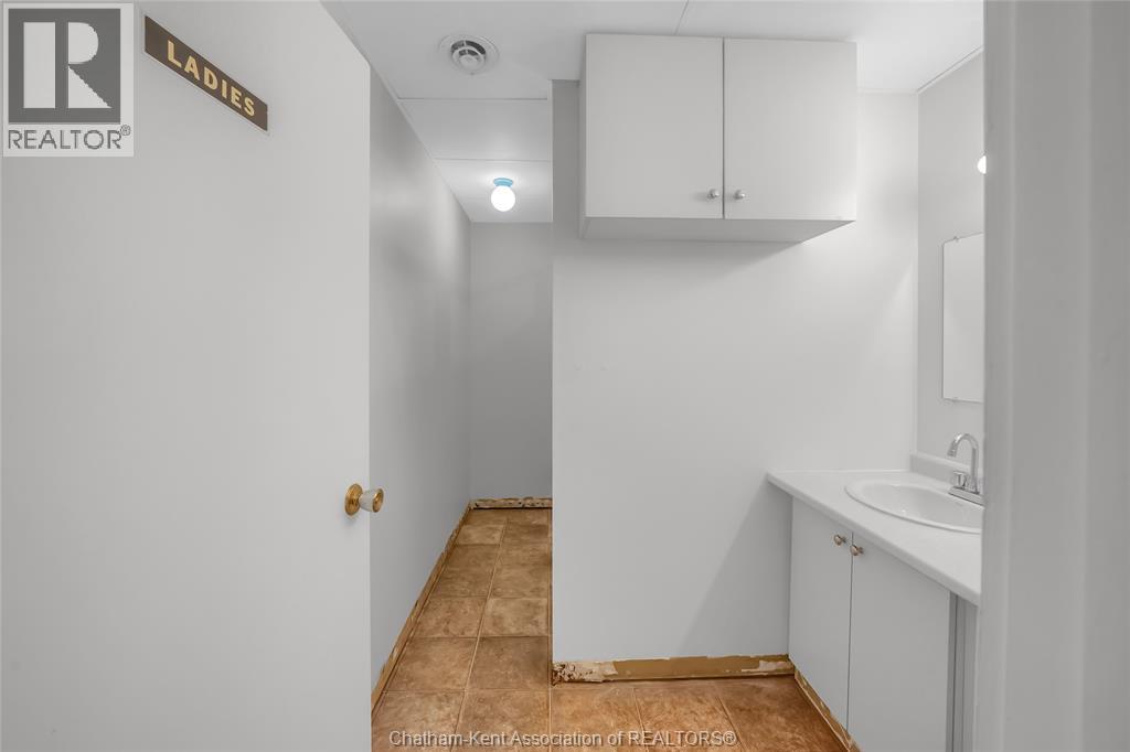 60 William Street South Property Photo 25