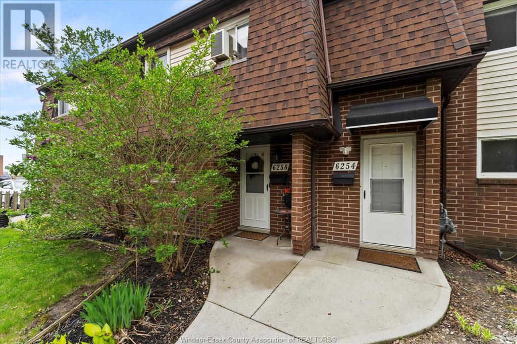 6256 ROSE-VILLE GARDEN DRIVE Property Photo 1