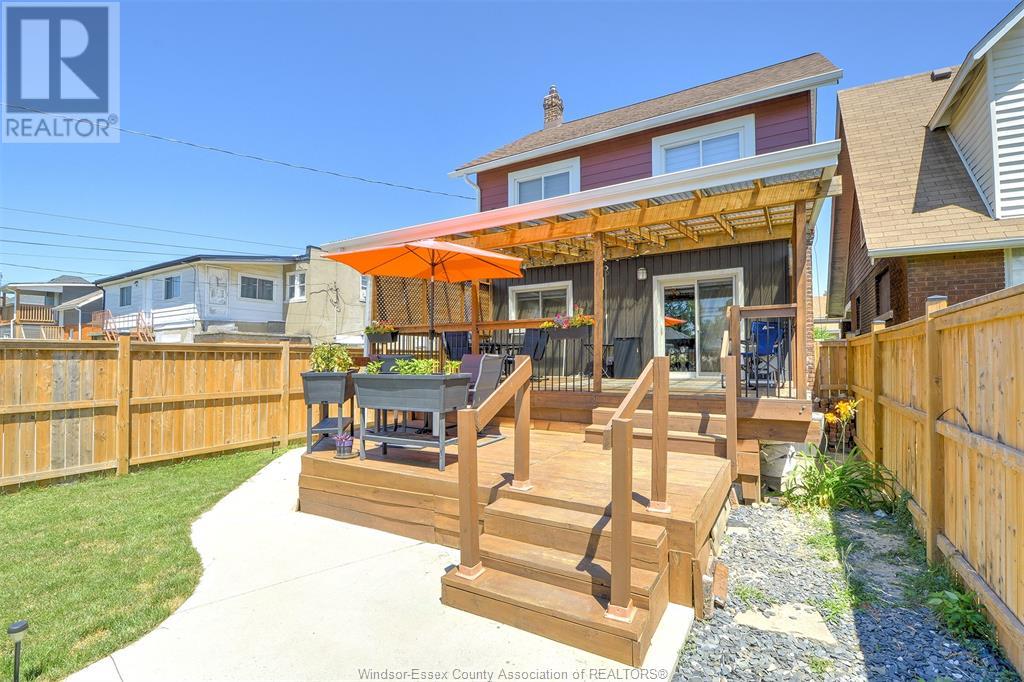 883 Pillette Road Property Photo 10