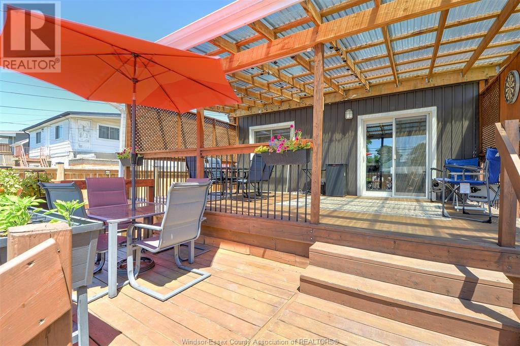 883 Pillette Road Property Photo 11