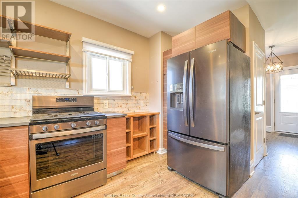 883 Pillette Road Property Photo 18