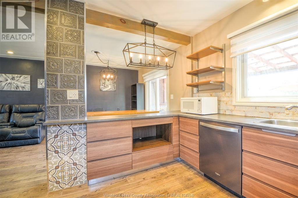 883 Pillette Road Property Photo 19