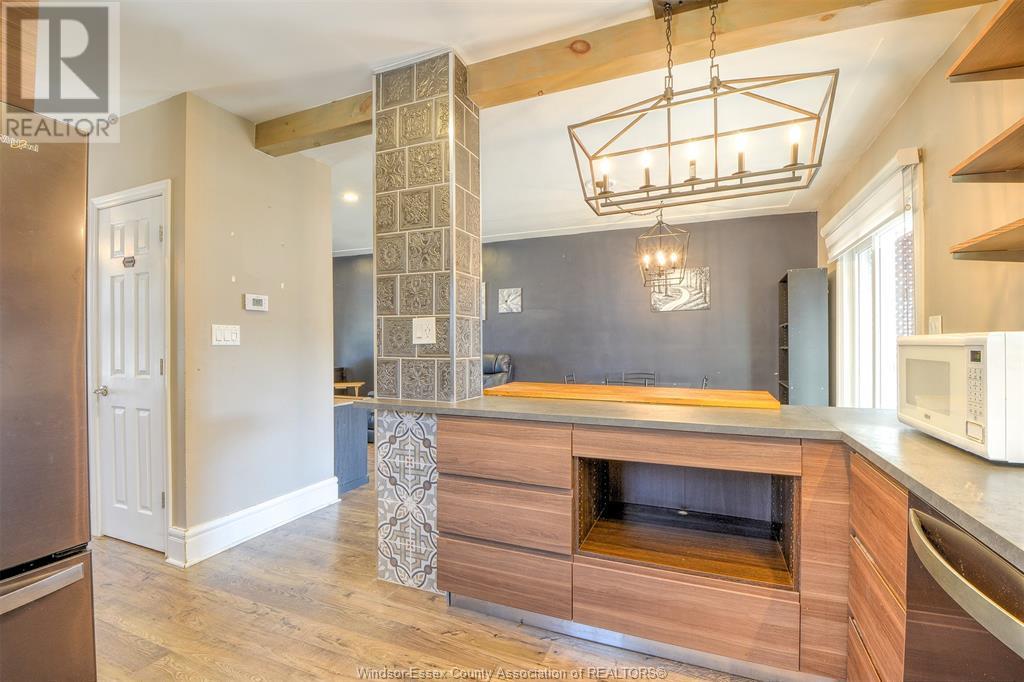 883 Pillette Road Property Photo 20