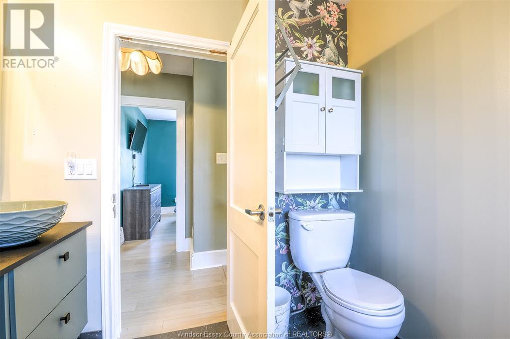 883 Pillette Road Property Photo 26