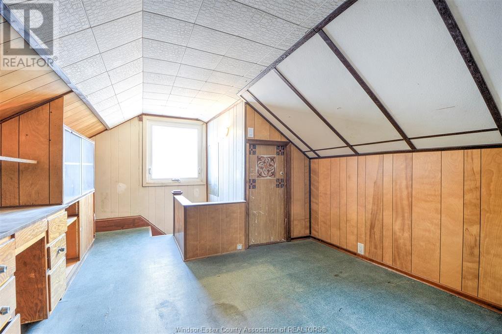 883 Pillette Road Property Photo 31