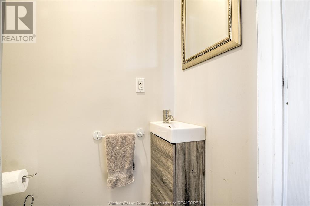 883 Pillette Road Property Photo 32