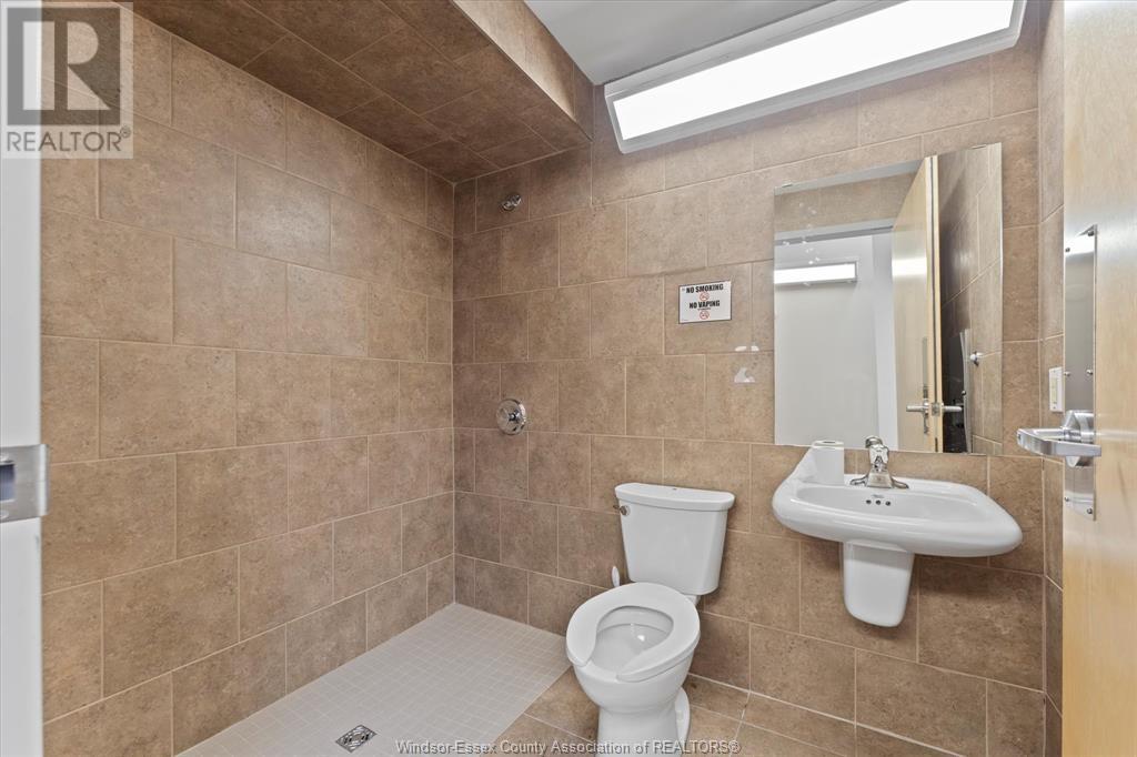 736-744 Ouellette Avenue Property Photo 32