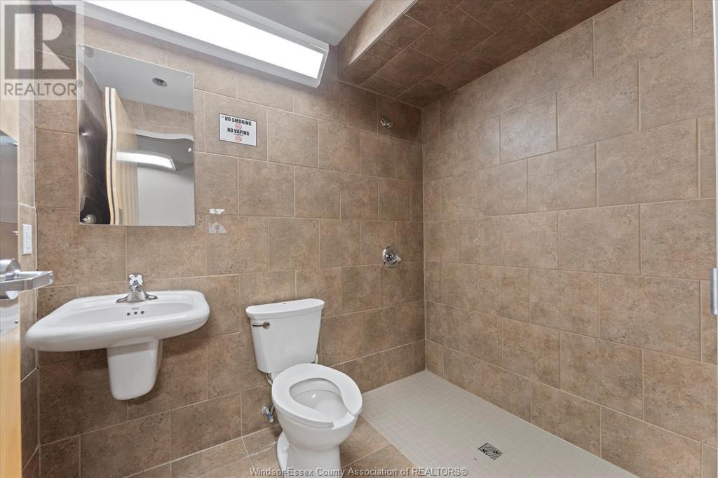 736-744 Ouellette Avenue Property Photo 35