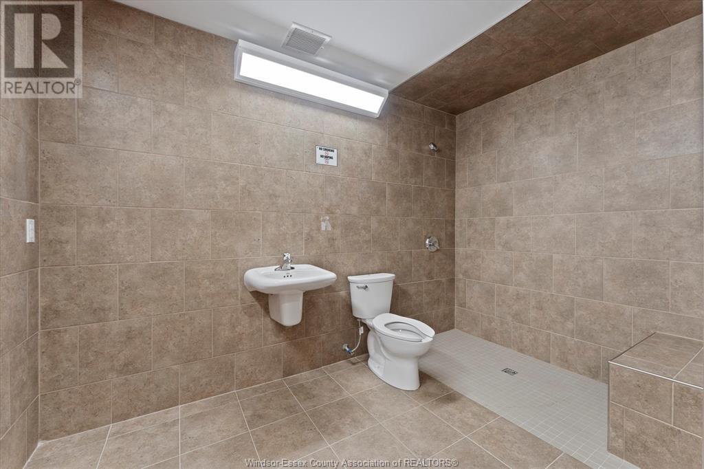 736-744 Ouellette Avenue Property Photo 42