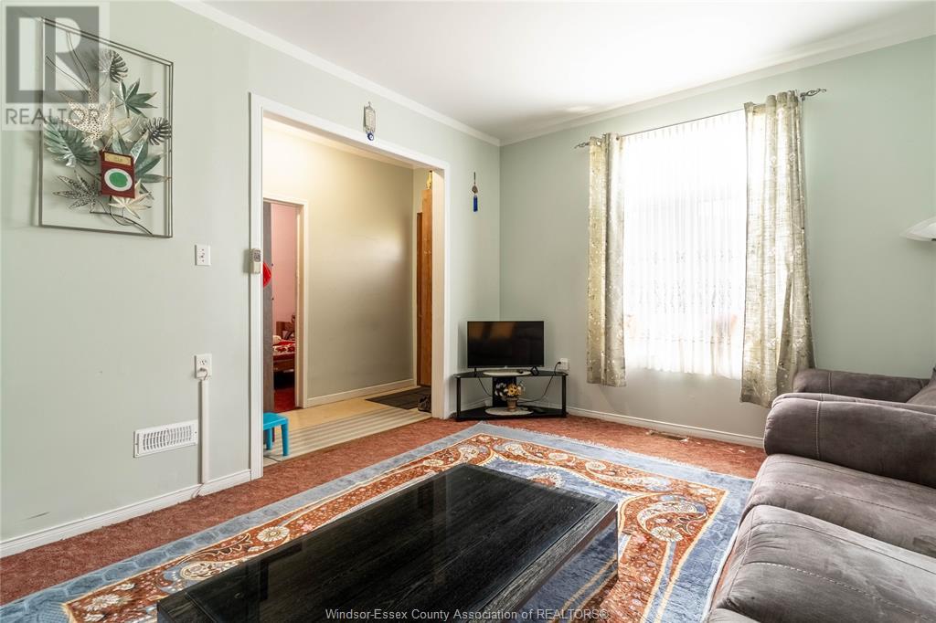 562 Dougall Property Photo 4