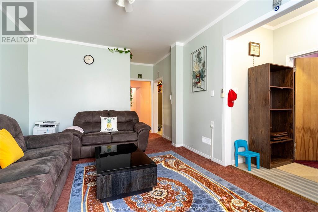 562 Dougall Property Photo 6