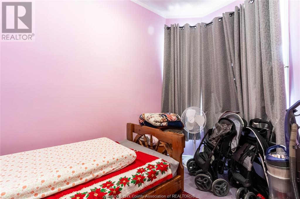 562 Dougall Property Photo 8