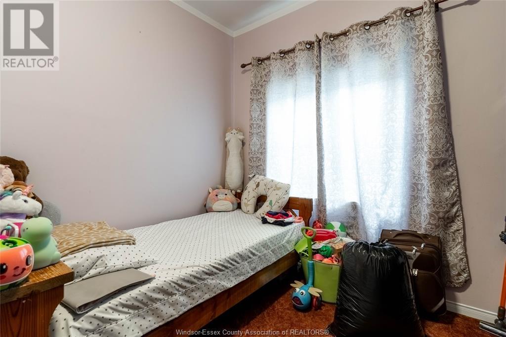 562 Dougall Property Photo 11