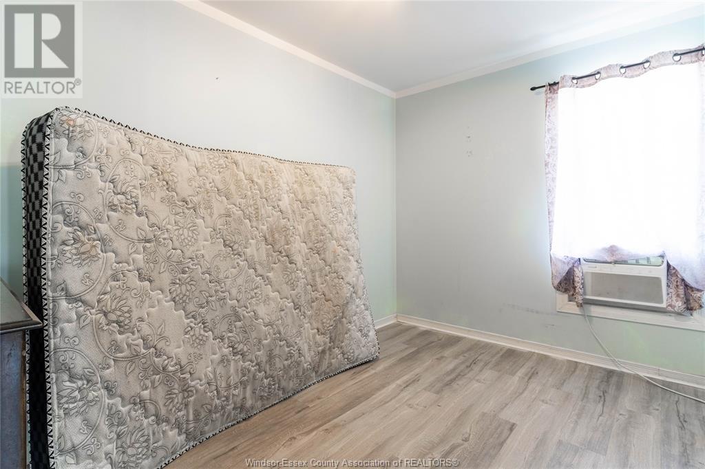 562 Dougall Property Photo 25