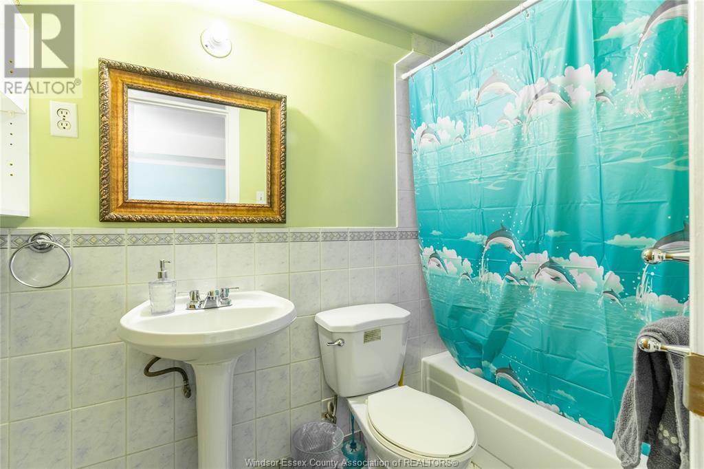 562 Dougall Property Photo 33