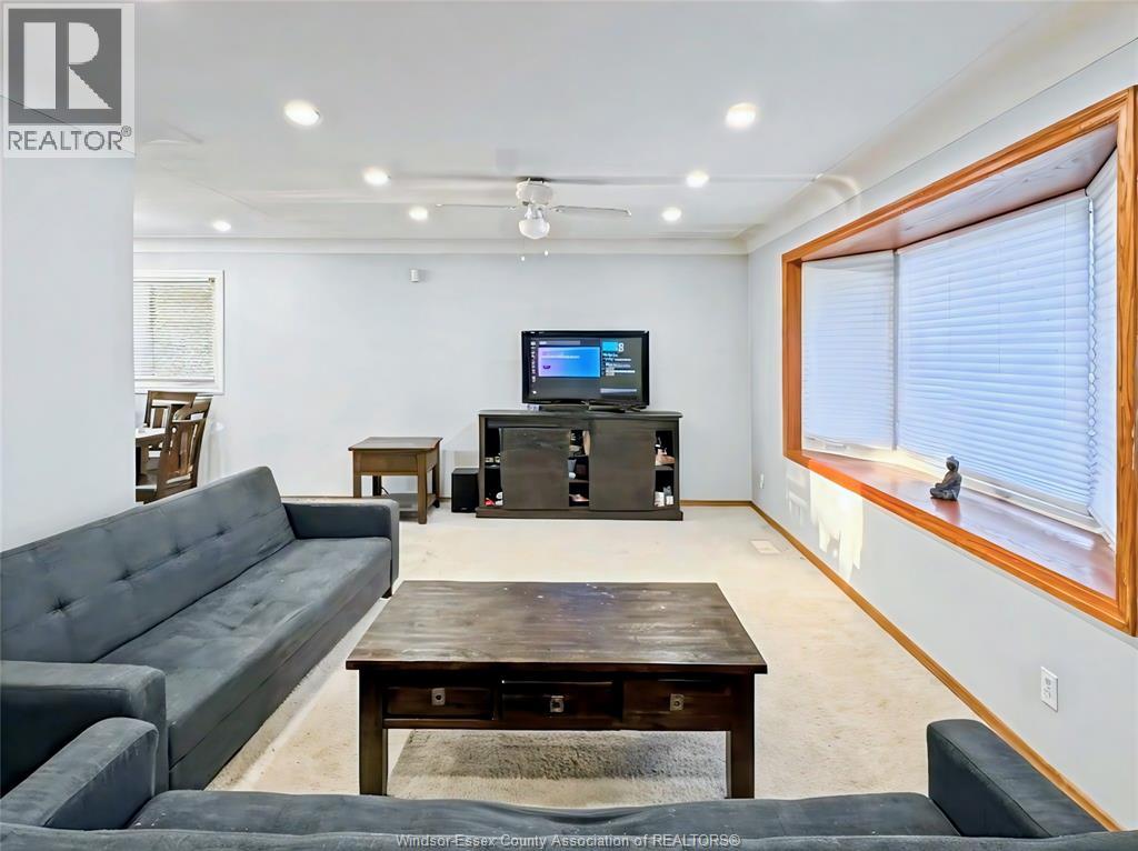 541 Lakeview Avenue Property Photo 4