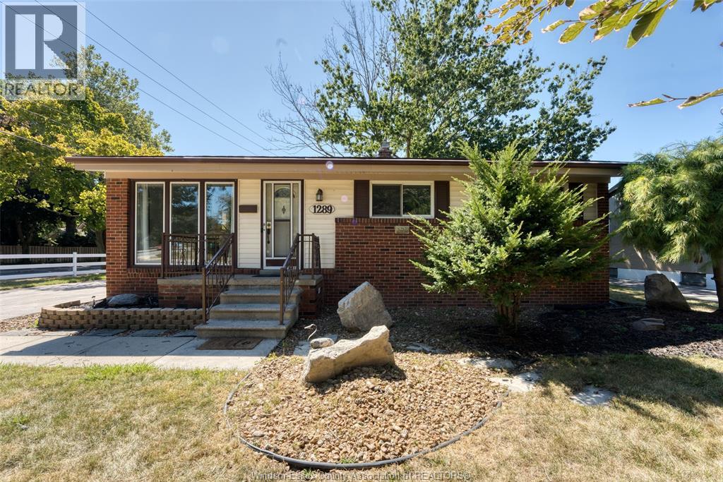 1289 Isabelle Property Photo 1