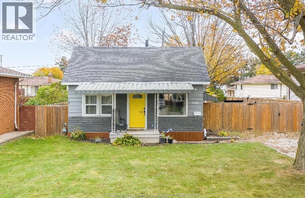 2906 Lloyd George Boulevard Property Photo 1