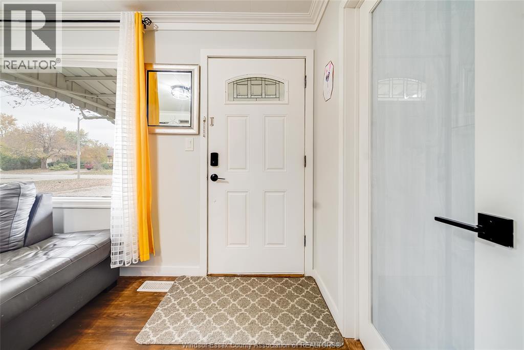 2906 Lloyd George Boulevard Property Photo 4