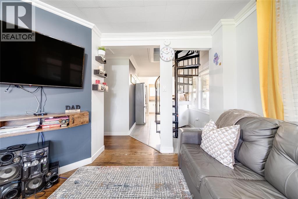 2906 Lloyd George Boulevard Property Photo 7