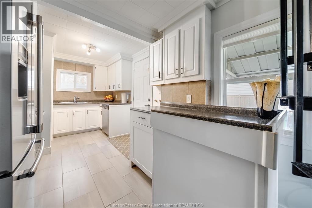 2906 Lloyd George Boulevard Property Photo 10