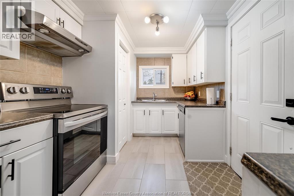 2906 Lloyd George Boulevard Property Photo 11