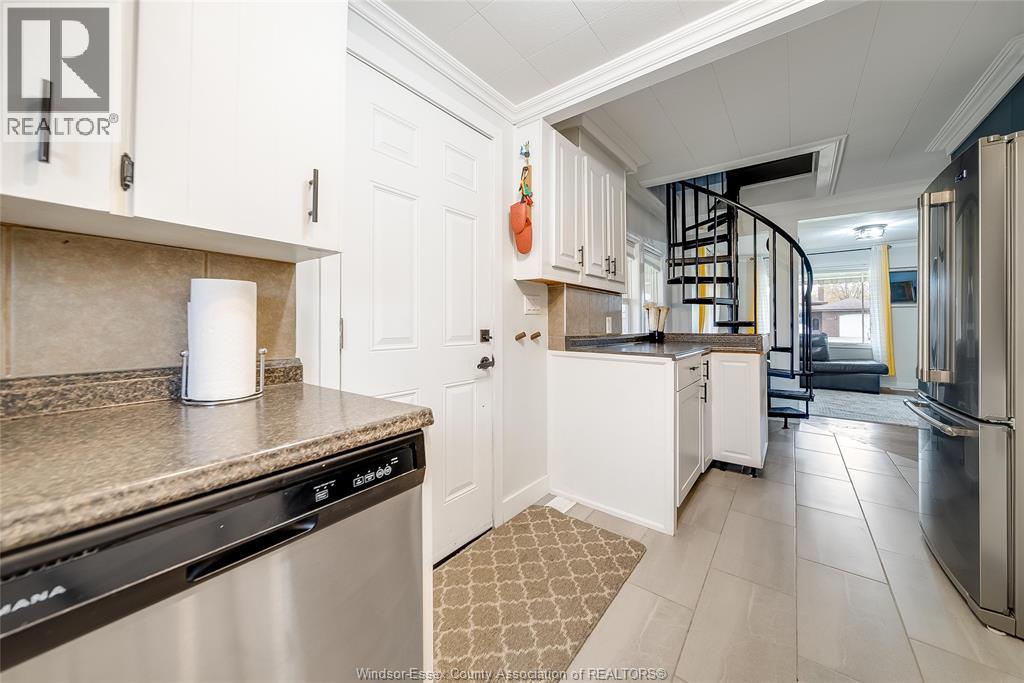 2906 Lloyd George Boulevard Property Photo 12