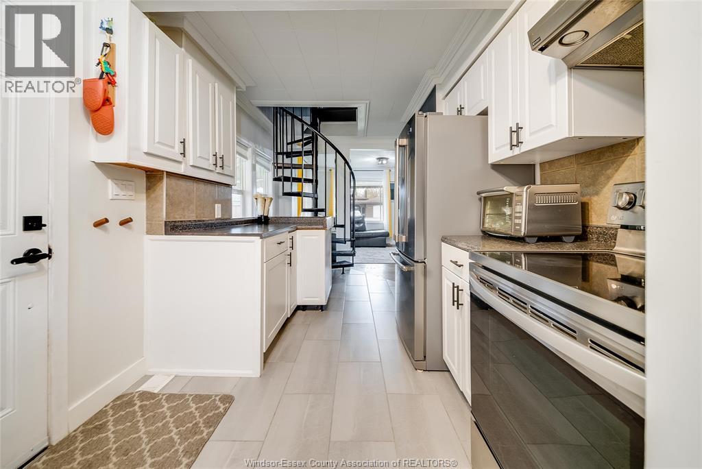 2906 Lloyd George Boulevard Property Photo 13