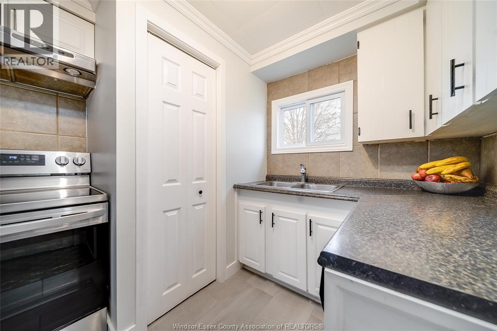 2906 Lloyd George Boulevard Property Photo 14