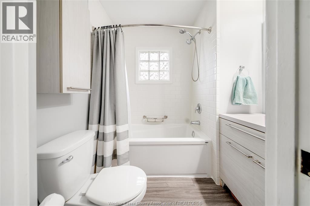 2906 Lloyd George Boulevard Property Photo 19