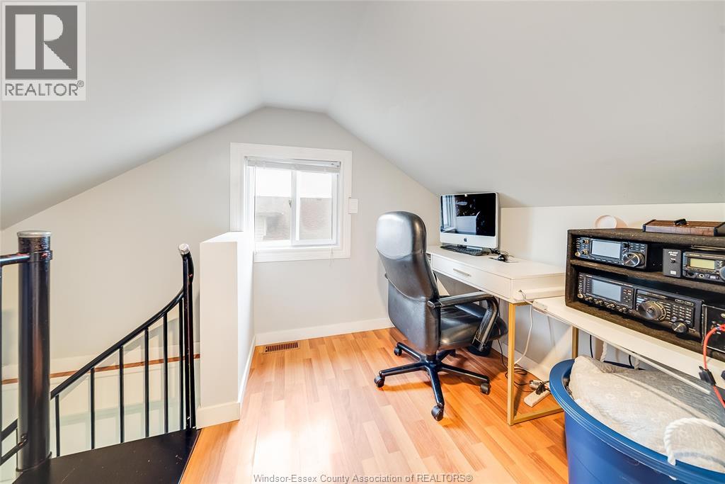 2906 Lloyd George Boulevard Property Photo 23