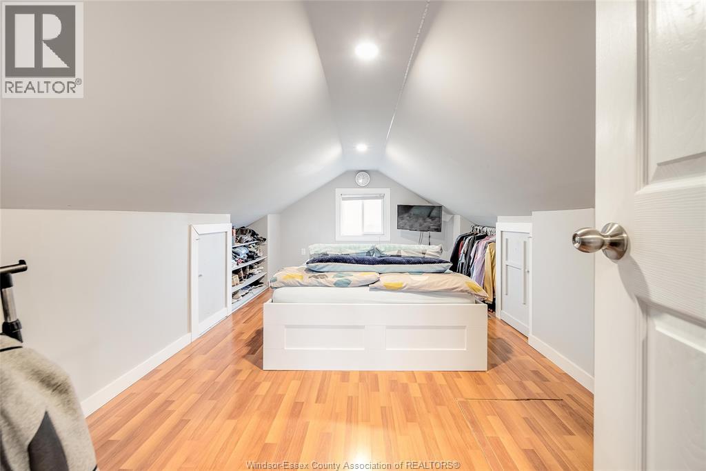 2906 Lloyd George Boulevard Property Photo 24