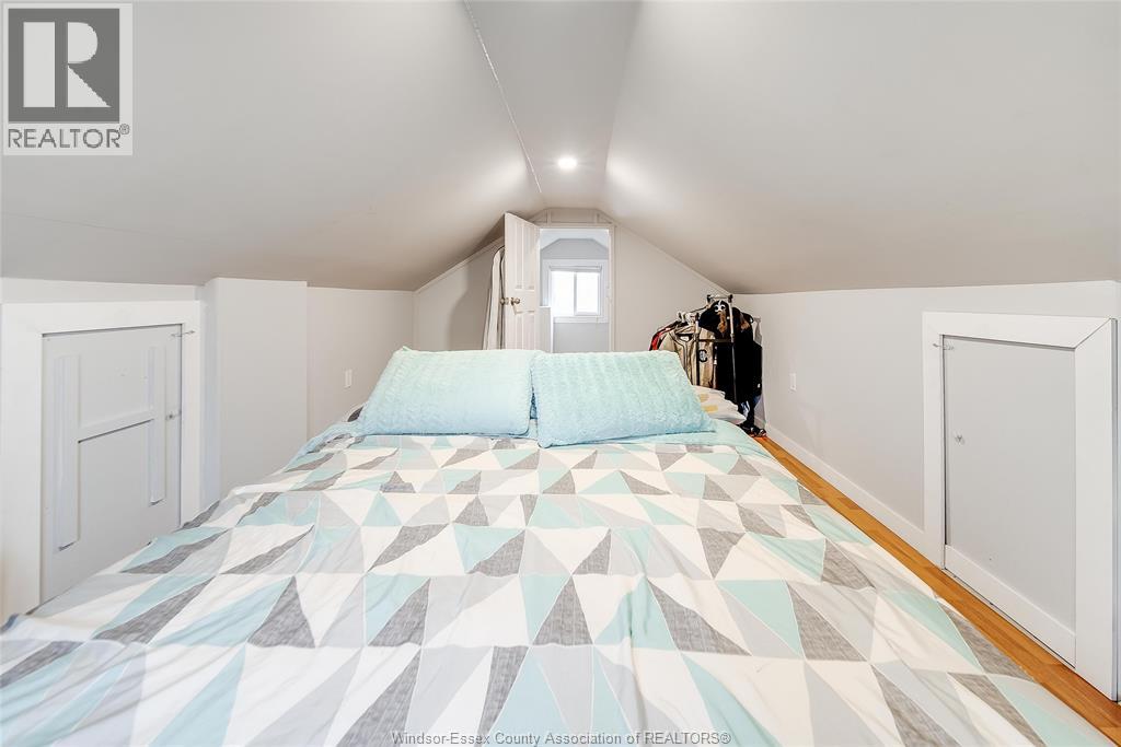 2906 Lloyd George Boulevard Property Photo 26