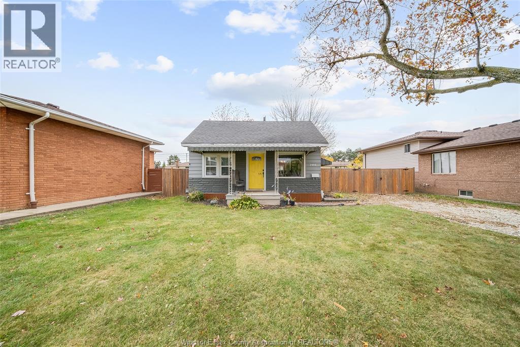 2906 Lloyd George Boulevard Property Photo 28