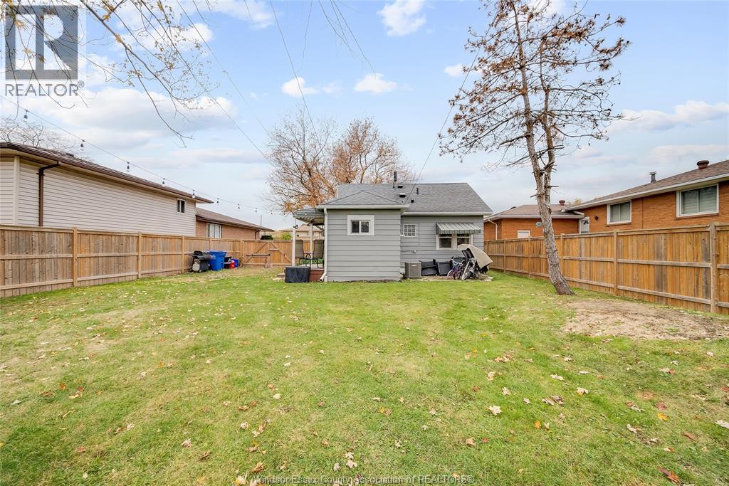 2906 Lloyd George Boulevard Property Photo 33