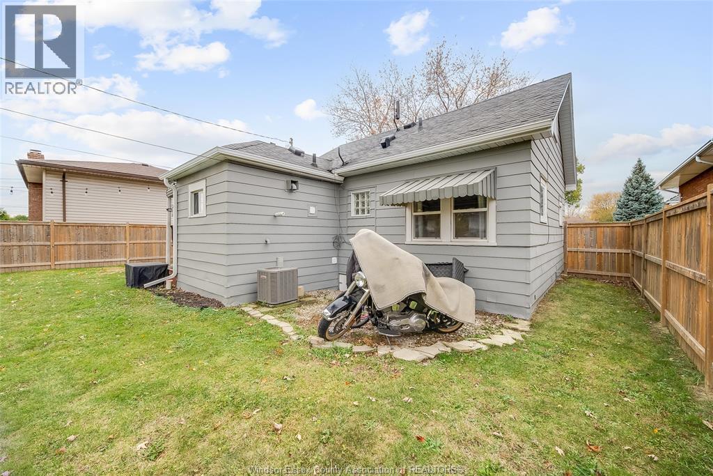 2906 Lloyd George Boulevard Property Photo 34