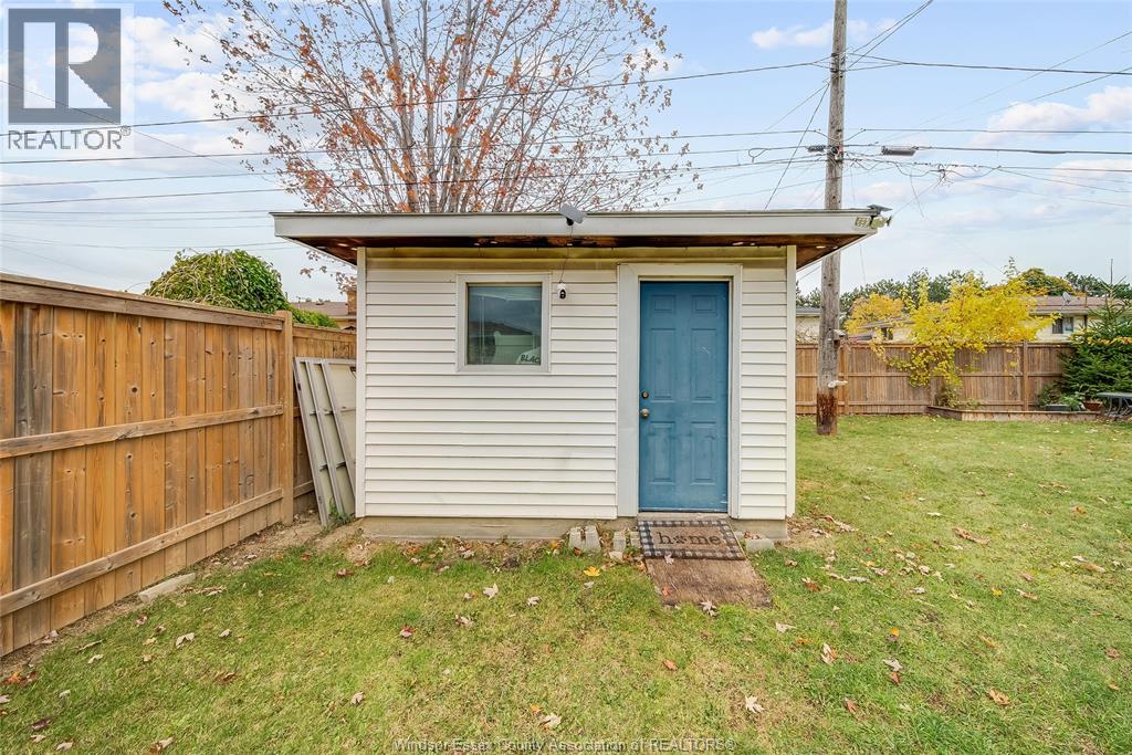 2906 Lloyd George Boulevard Property Photo 35