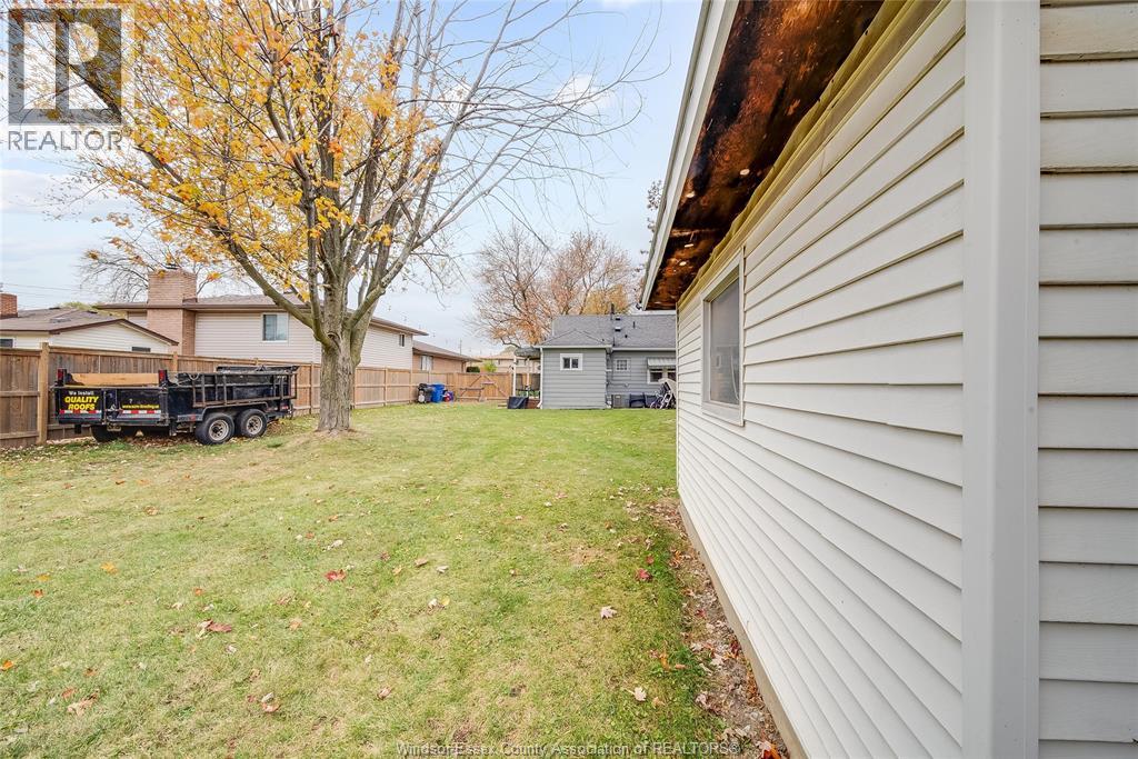 2906 Lloyd George Boulevard Property Photo 36