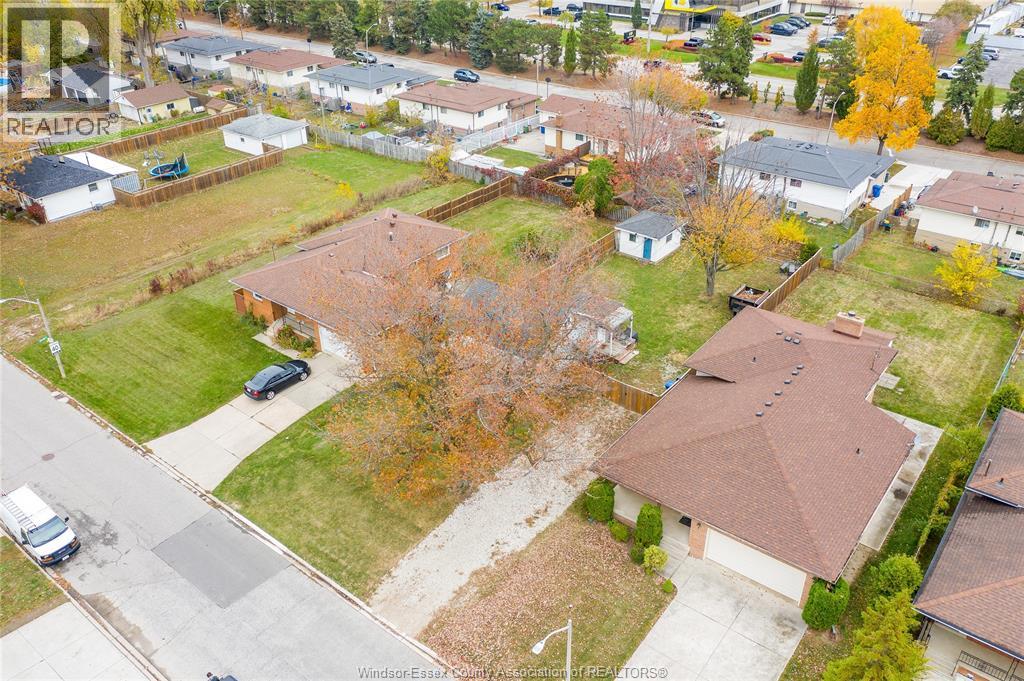 2906 Lloyd George Boulevard Property Photo 38