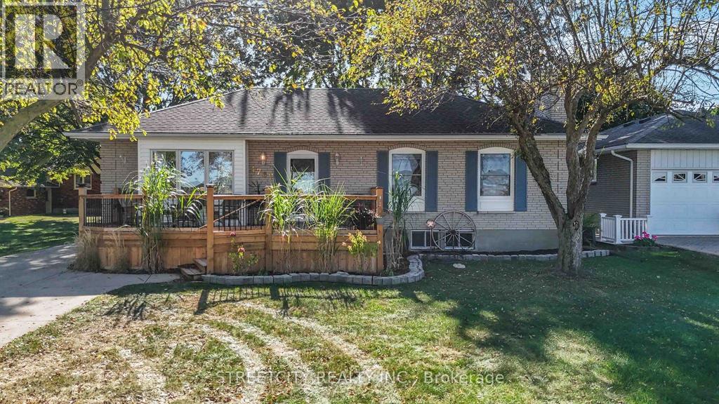 4767 St. Clair Parkway Property Photo 1