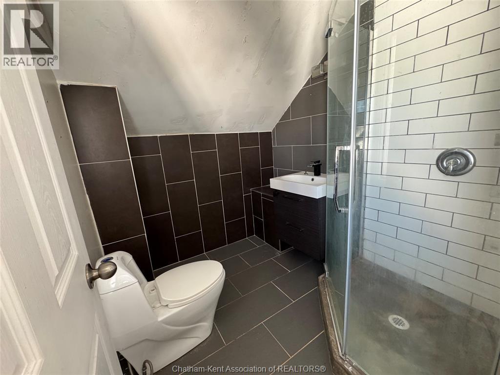 17 Mcnaughton Avenue Property Photo 8