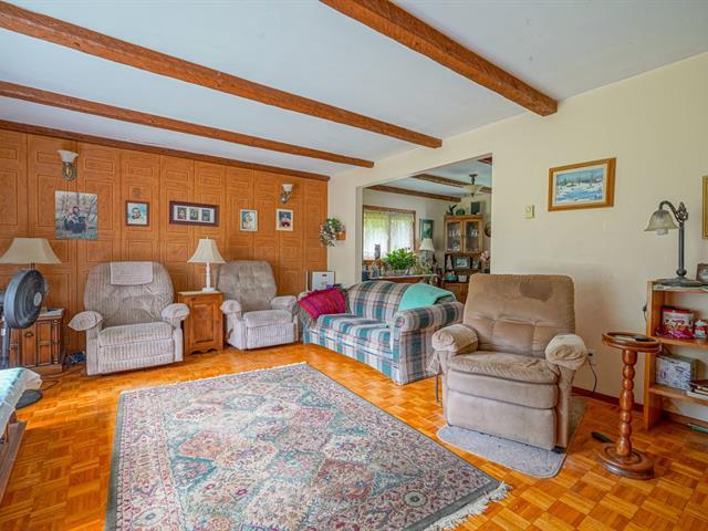 198z Ch. Du Centre Property Photo 15