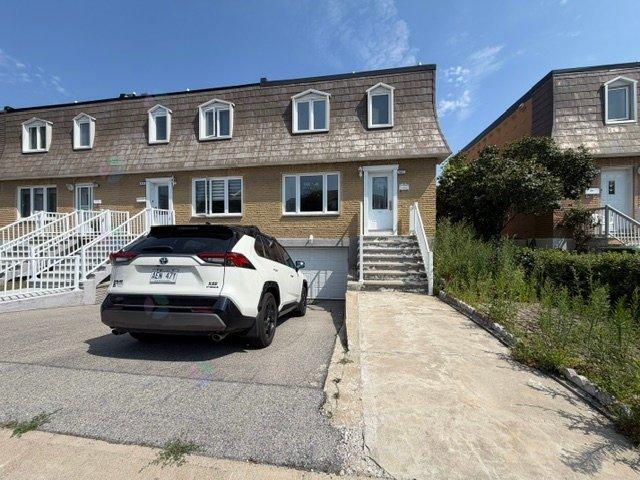 1027 Rue Thierry Property Photo 1