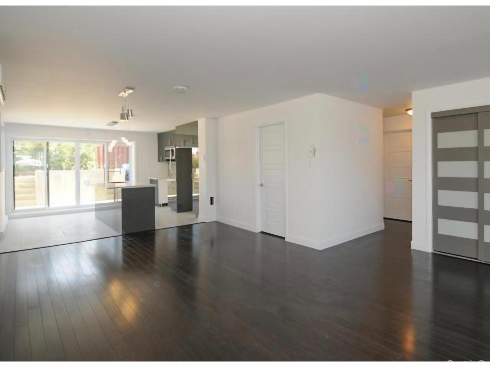 1600 Rue Balmoral Property Photo 4