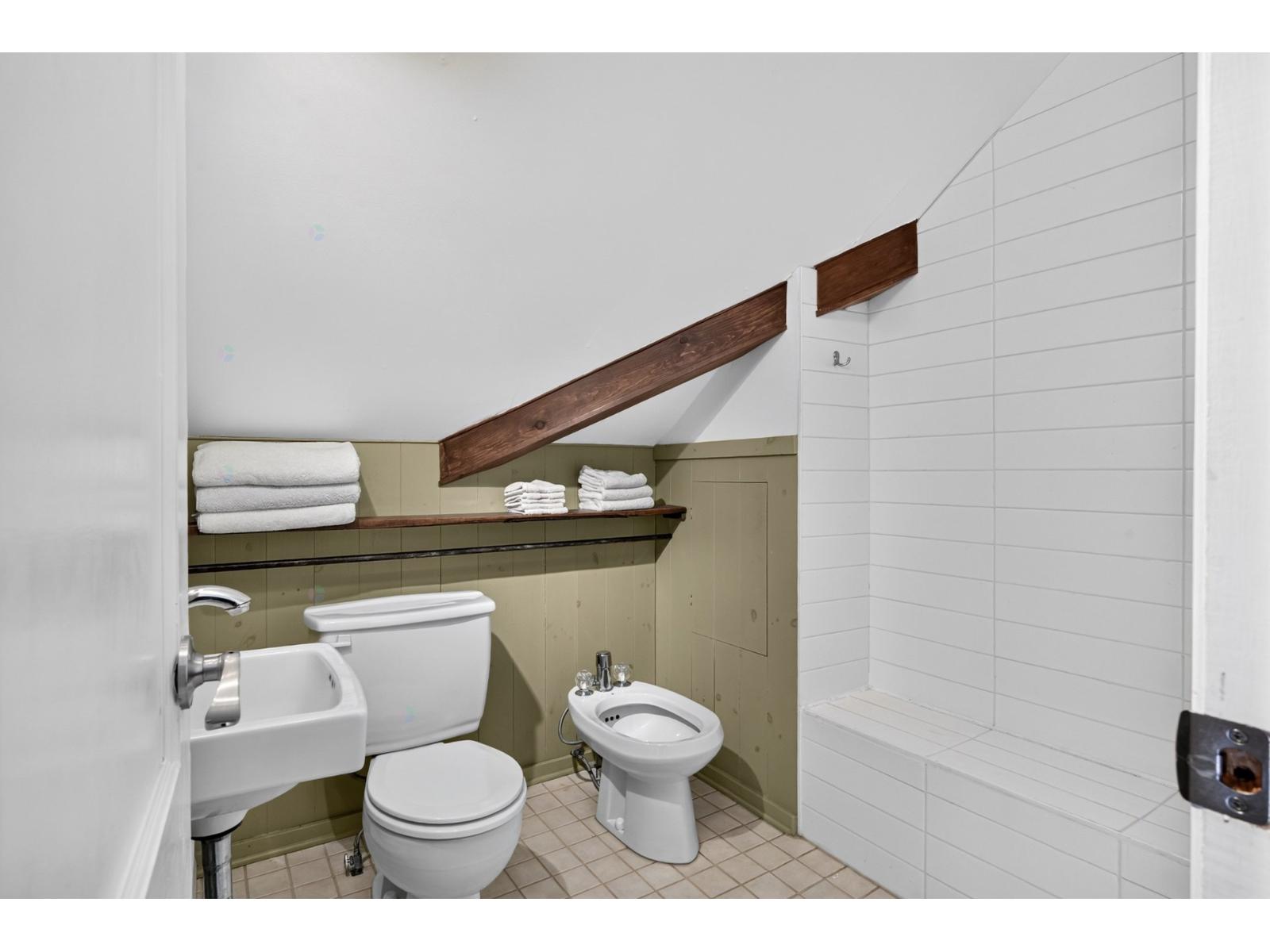 319 Ch. Du Grand-quai Property Photo 23