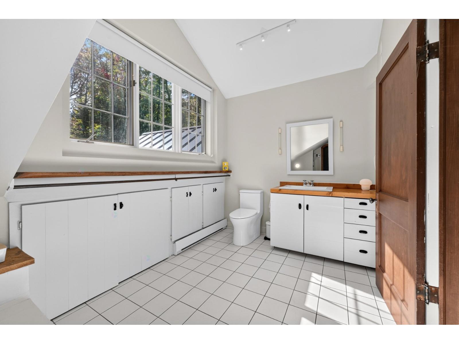 319 Ch. Du Grand-quai Property Photo 26