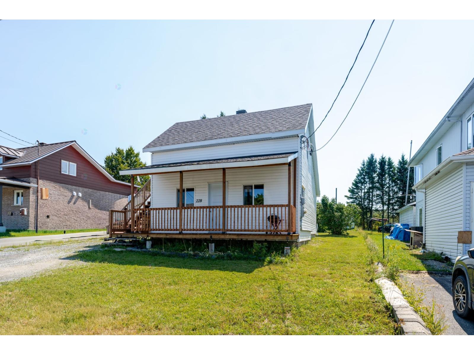 228 Av. Proulx