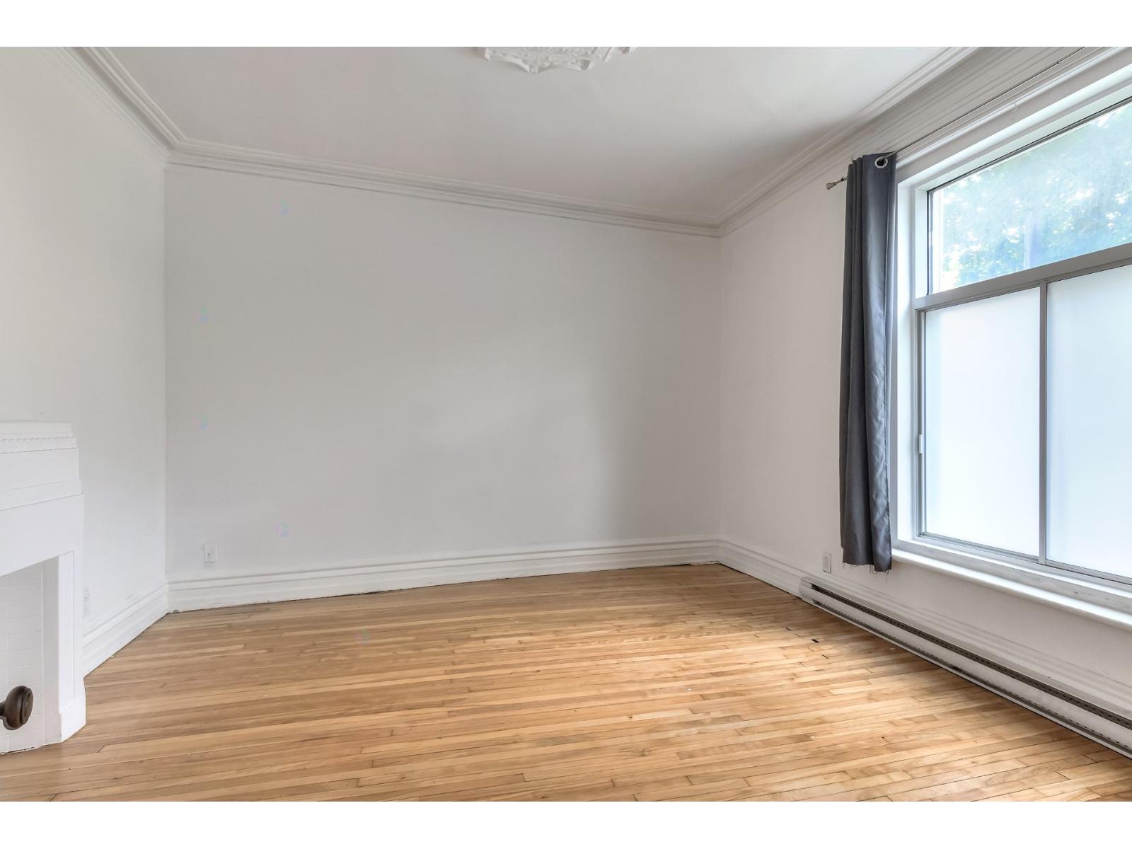106 Av. Somerville Property Photo 10