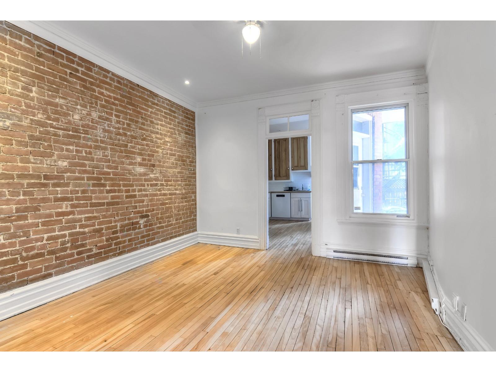 106 Av. Somerville Property Photo 11