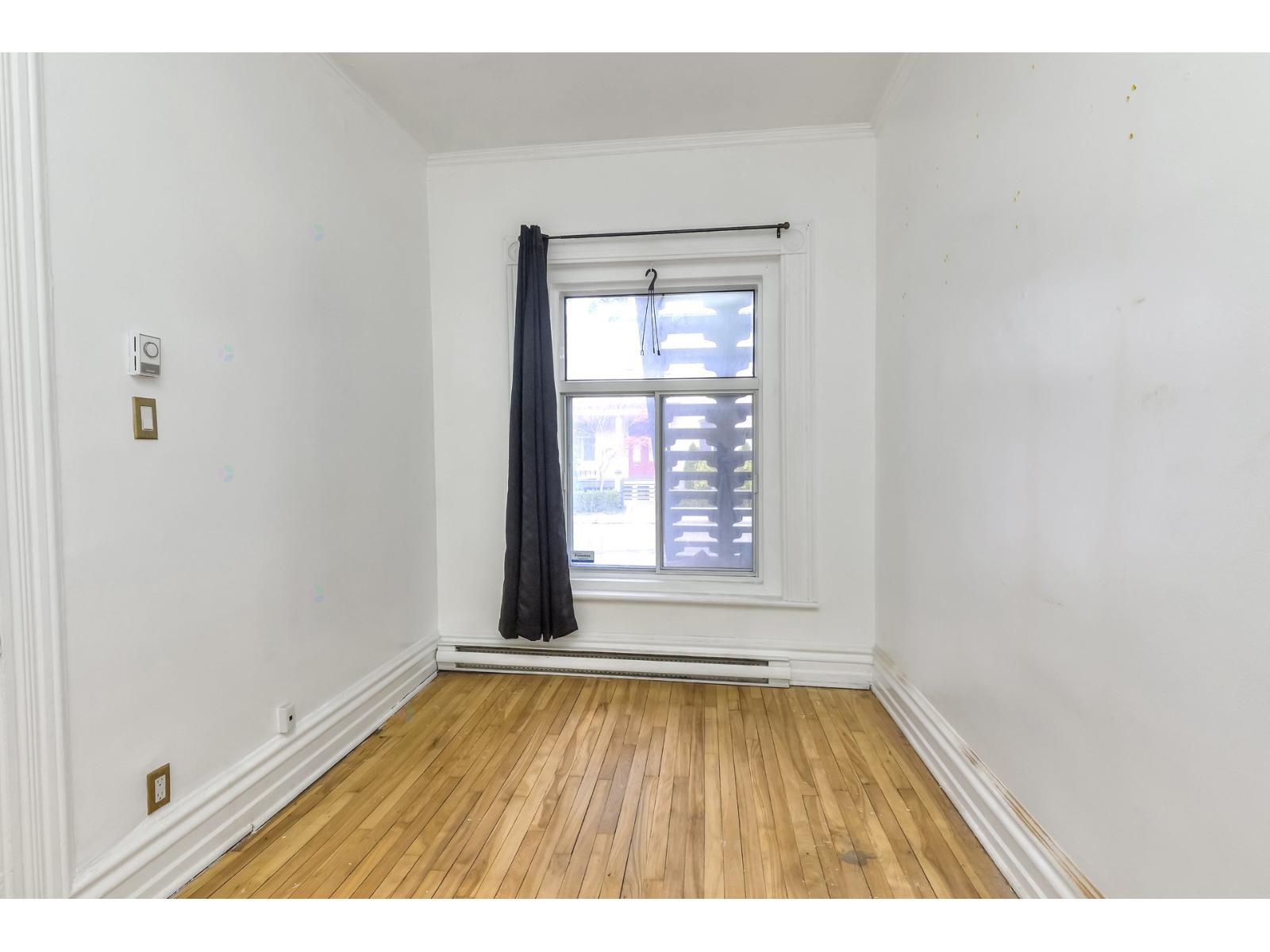 106 Av. Somerville Property Photo 19